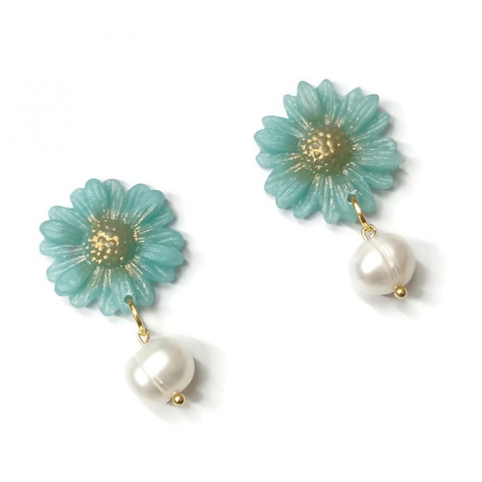Flowers and pearls - Σκουλαρίκια μαργαρίτες από γαλάζιο πηλό και μαργαριτάρια