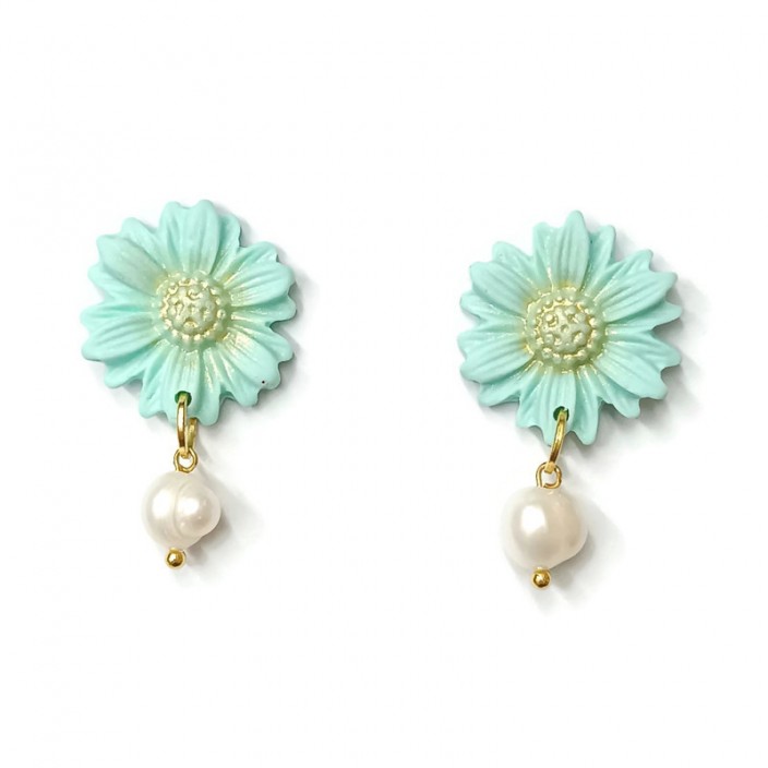 Flowers and pearls - Σκουλαρίκια μαργαρίτες από πράσινο της μέντας πηλό και μαργαριτάρια
