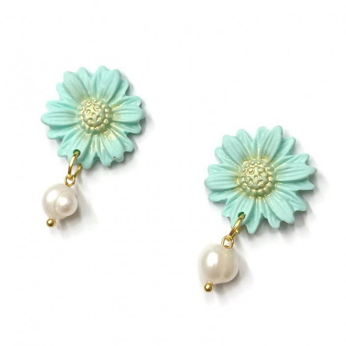 Flowers and pearls - Σκουλαρίκια μαργαρίτες από πράσινο της μέντας πηλό και μαργαριτάρια