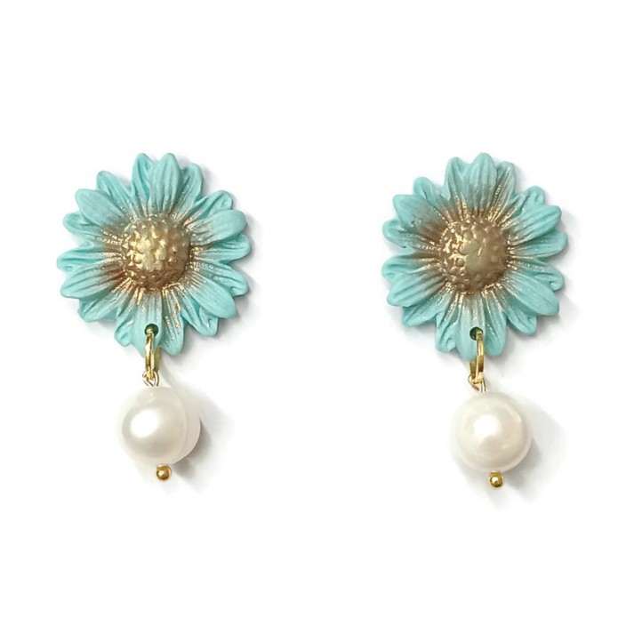 Flowers and pearls - Σκουλαρίκια μαργαρίτες από γαλάζιο/μπρονζέ πηλό και μαργαριτάρια