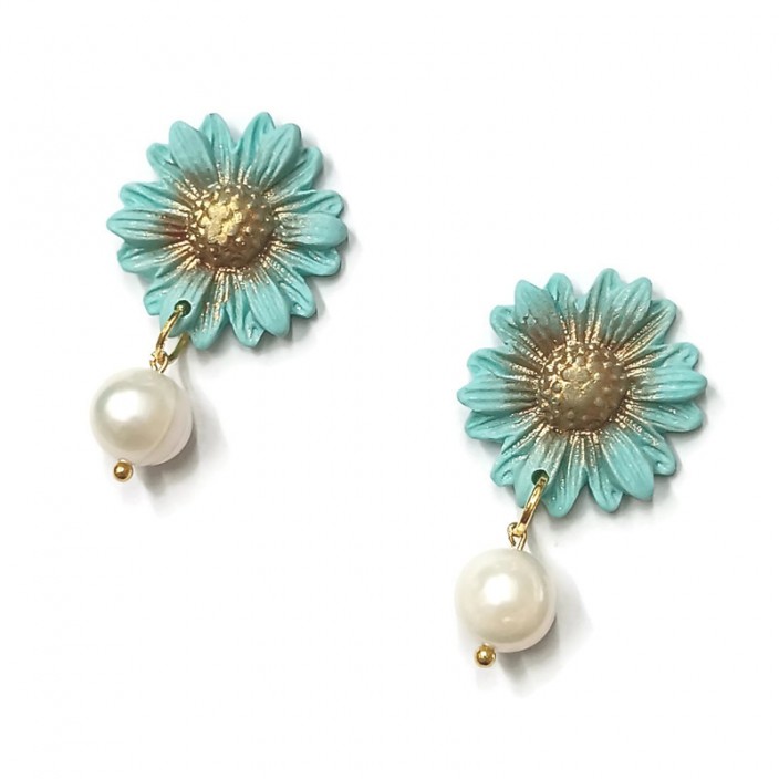 Flowers and pearls - Σκουλαρίκια μαργαρίτες από γαλάζιο/μπρονζέ πηλό και μαργαριτάρια