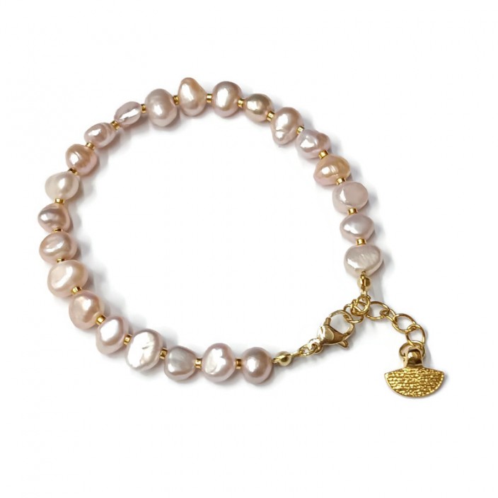 Βραχιόλι με σομόν μαργαριτάρια και επίχρυσο charm