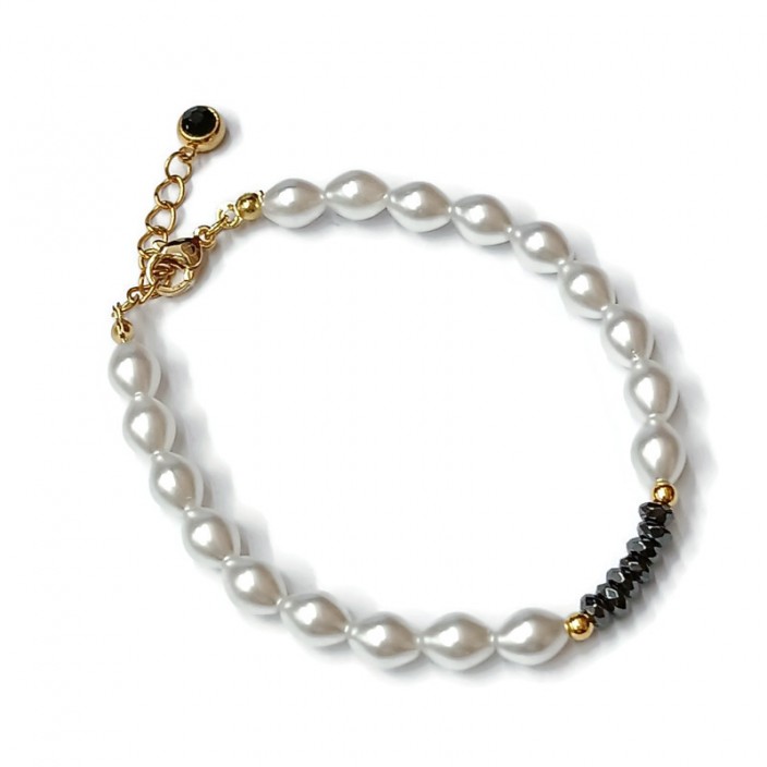 Βραχιόλι με λευκές οβάλ πέρλες ,αιματίτη και αστάλινο charm με μαύρο κρύσταλλο