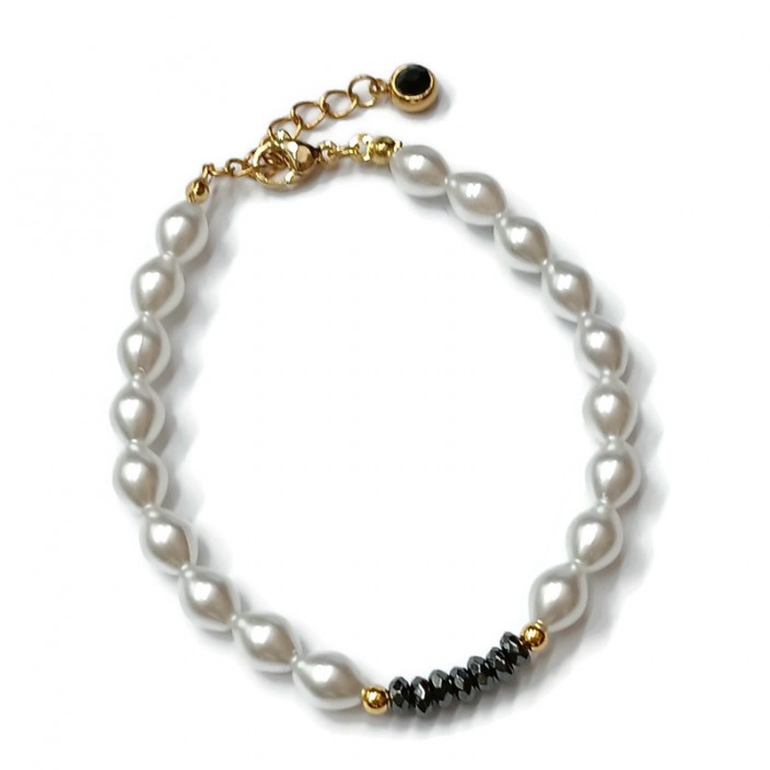 Βραχιόλι με λευκές οβάλ πέρλες ,αιματίτη και αστάλινο charm με μαύρο κρύσταλλο