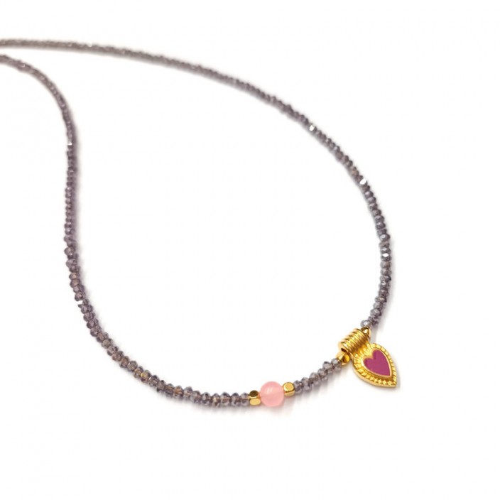 Κολιέ με μωβ ιριδίζον κρύσταλλα, ροζ νεφρίτη και επίχρυση καρδιά με φούξια σμάλτο