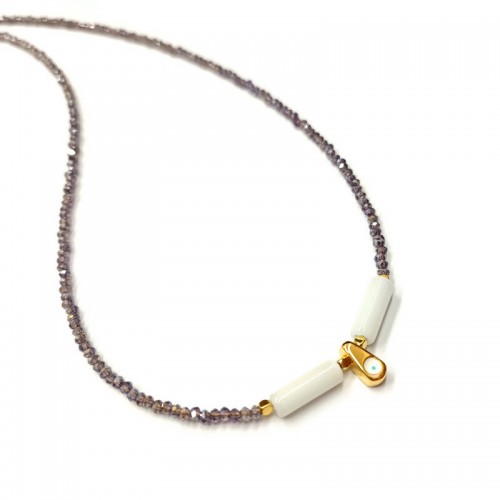 Κολιέ με μωβ ιριδίζον κρύσταλλα, λευκό μάτι της γάτας και επίχρυσο ματάκι δάκρυ