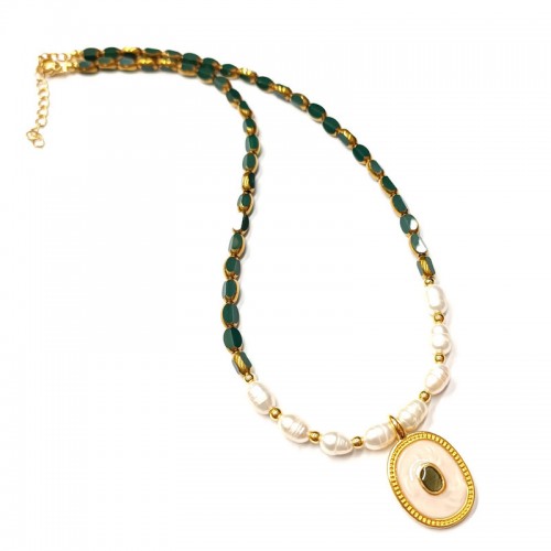 Κολιέ με πράσινες -χρυσές χάντρες, μαργαριτάρια και οβάλ στοιχείο με λευκό/πράσινο σμάλτο