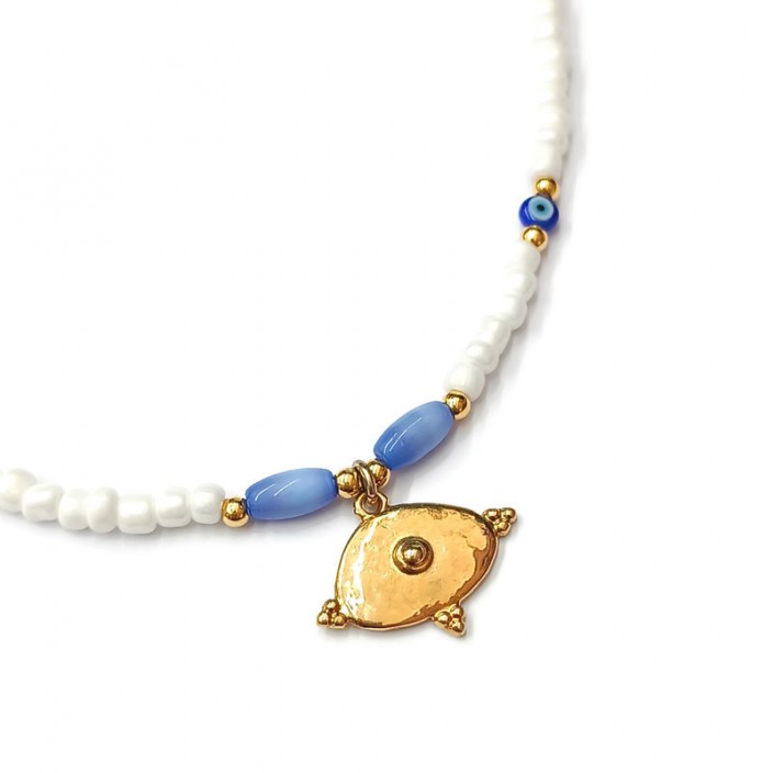 Κολιέ με λευκές μίνι χάντρες και επίχρυσο boho στοιχείο με μπλε σμάλτο 