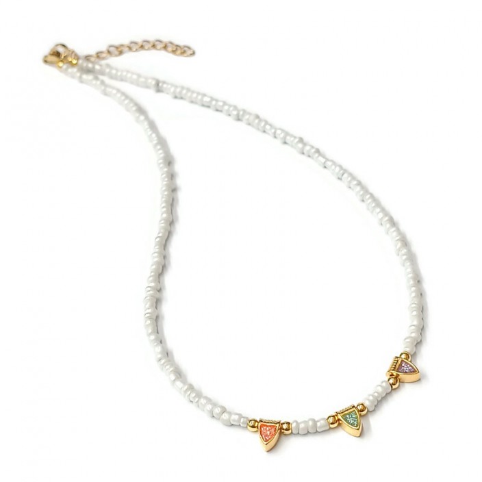 Κολιέ με λευκές μίνι χάντρες και επίχρυσα δοντάκια με πολύχρωμο σμάλτο & γκλίτερ