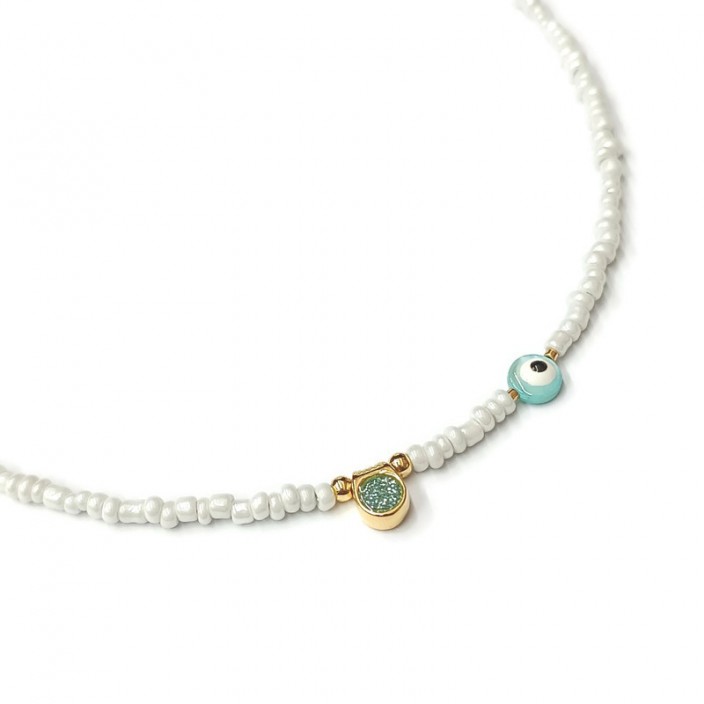 Κολιέ με λευκές μίνι χάντρες και επίχρυσο κυκλάκι με γαλάζιο σμάλτο & γκλίτερ