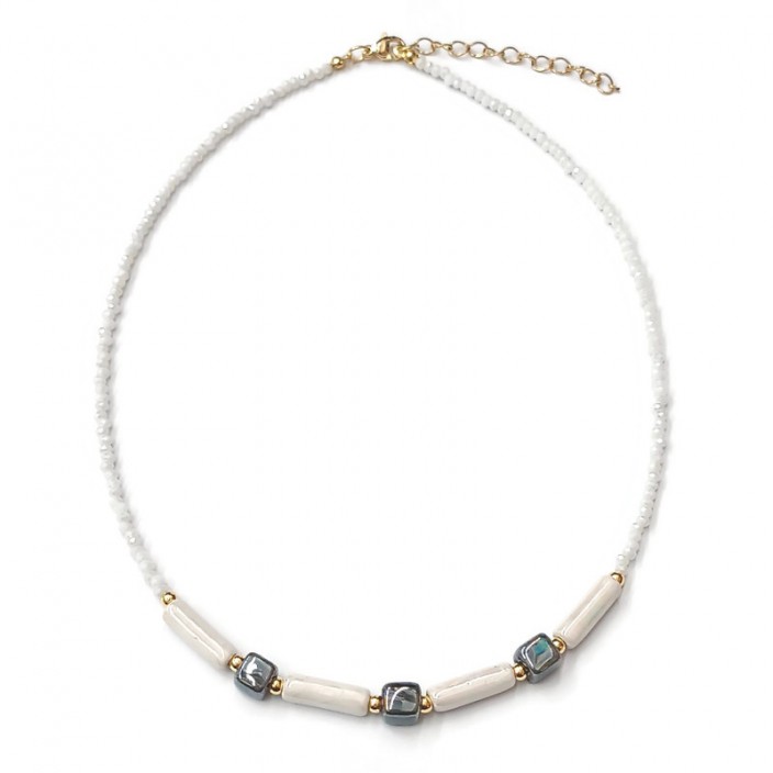 Κολιέ με λευκά κρύσταλλα, λευκές & μαύρες κεραμικές χάντρες