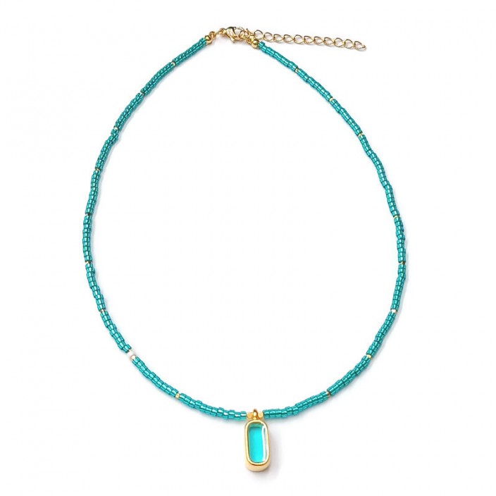 Κολιέ με τυρκουάζ μίνι χάντρες και οβάλ επίχρυσο στοιχείο με τυρκουάζ διάφανο σμάλτο