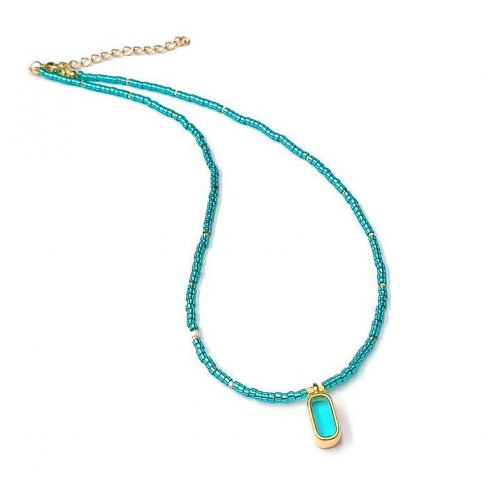 Κολιέ με τυρκουάζ μίνι χάντρες και οβάλ επίχρυσο στοιχείο με τυρκουάζ διάφανο σμάλτο