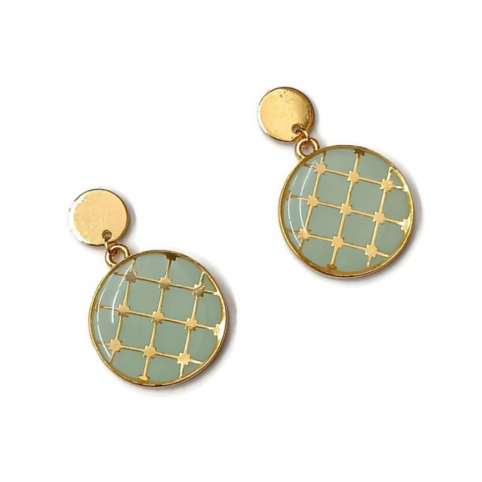 Σκουλαρίκια κρεμαστά επίχρυσα με καρό σχέδιο σε βεραμάν σμάλτο