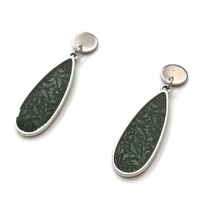 Σκουλαρίκια με επαργυρα μαύρα μάτια και ατσάλινα καρφάκια