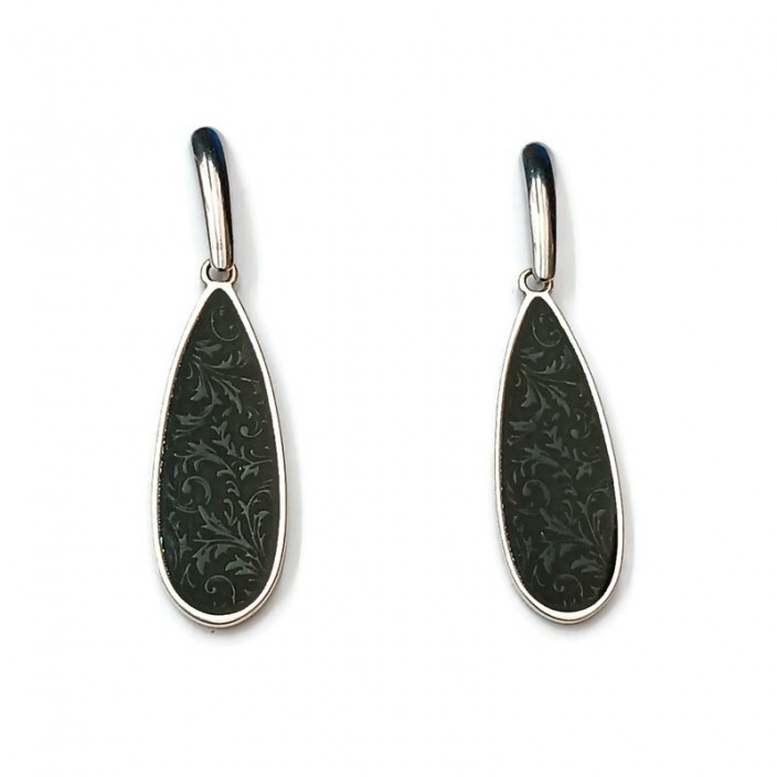 Σκουλαρίκια με επαργυρα μάτια με μαύρο σμάλτο και ατσάλινα καρφάκια